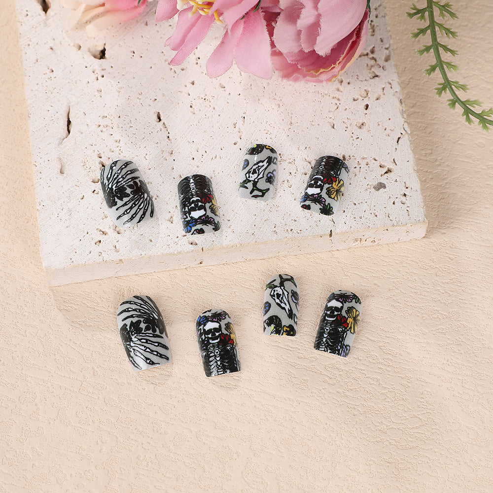 Kreatives Skelett-Nageldesign Karnz