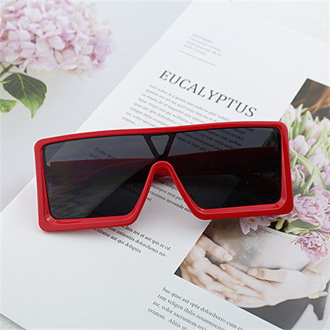 Damen Oversized Sonnenbrille im avantgardistischen Design Karnz