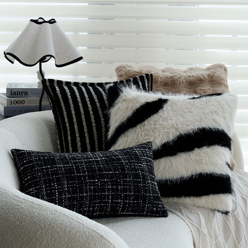 Rechteckiges Zierkissen mit Bouclé‑Tweed‑Struktur Karnz