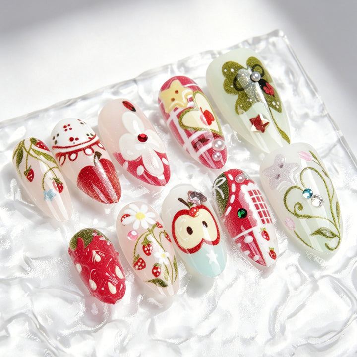 Kreatives Nageldesign Karnz