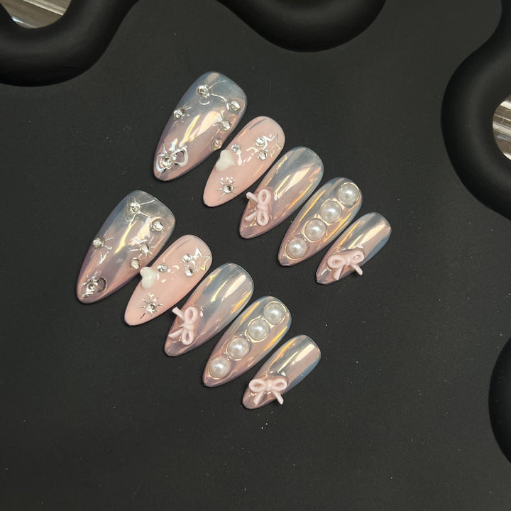 Dekoratives Press-On Nail Art Set mit Perlenakzenten