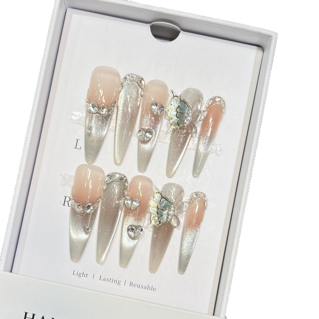 Dekorativer Stiletto Press-On Nagelkunst Set mit Schmetterlingsakzenten Karnz