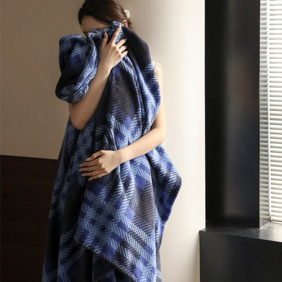 Übergroße Plüsch-Fleece-Wurfdecke mit geometrischem Karomuster