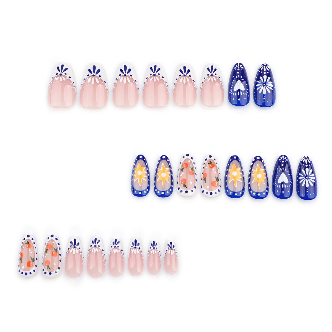 Kunstvolle Nagelkunst mit tropischen Motiven Karnz