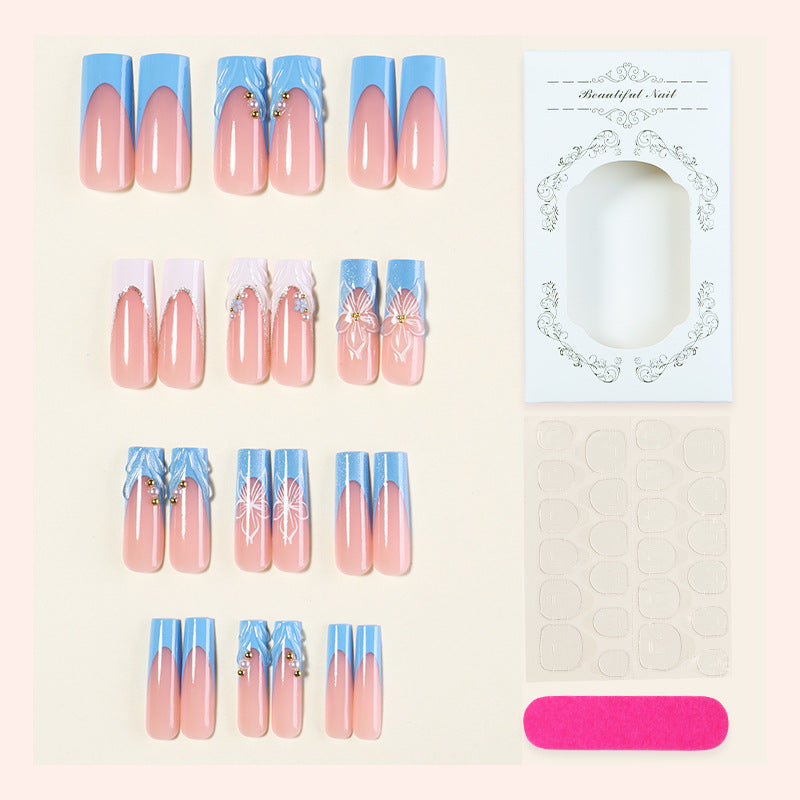 Künstlerisches Nail Art Set mit floralen und glänzenden Akzenten Karnz