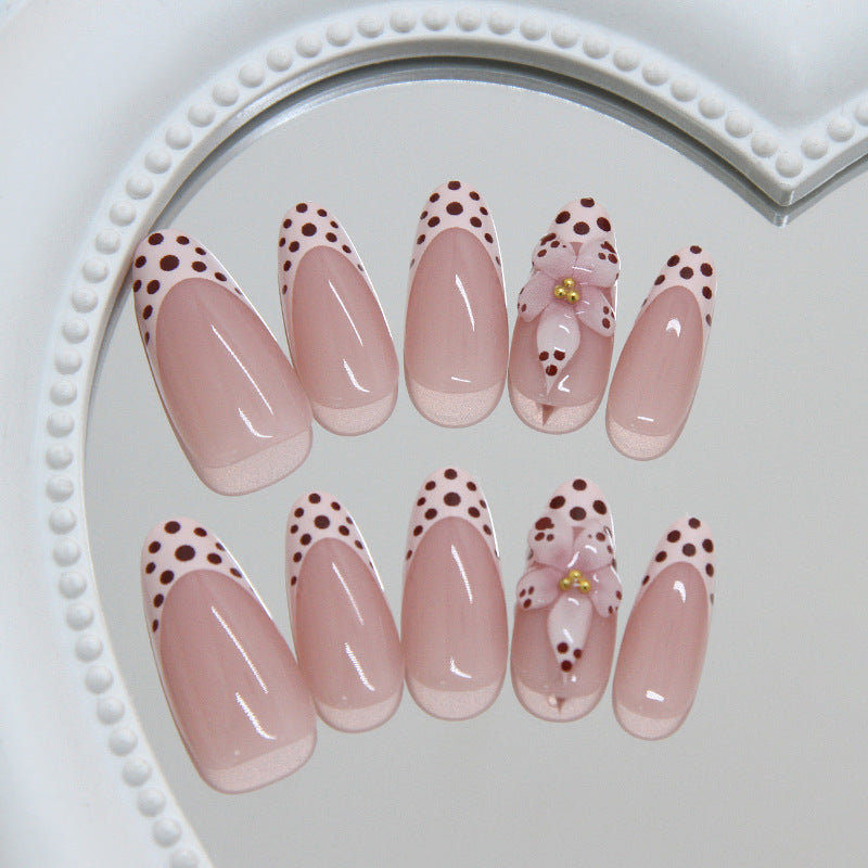 Dekorative florale Press-On Nagelspitzen Karnz