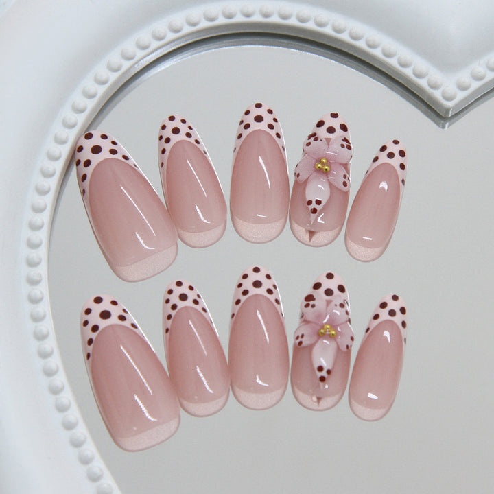 Dekorative florale Press-On Nagelspitzen Karnz