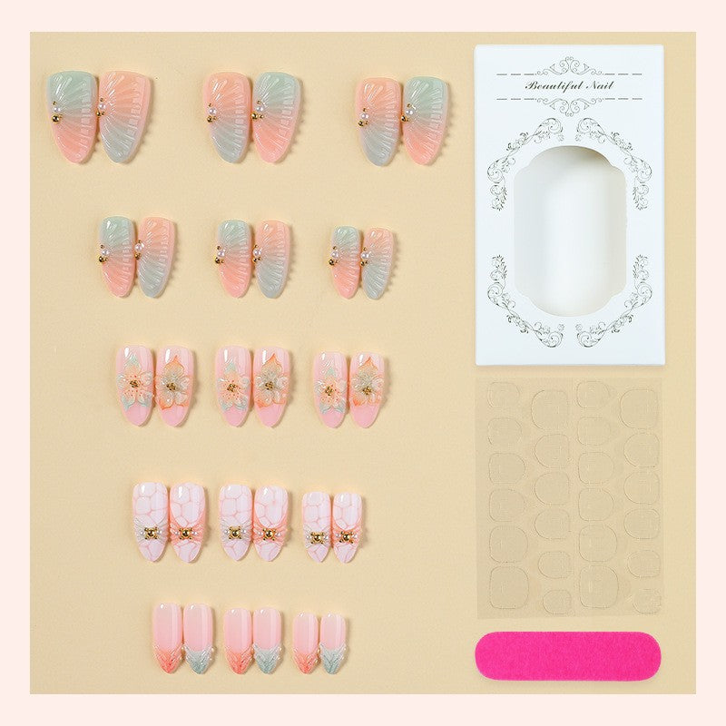 Kunstnagelset mit floralen und glamourösen Designs Karnz