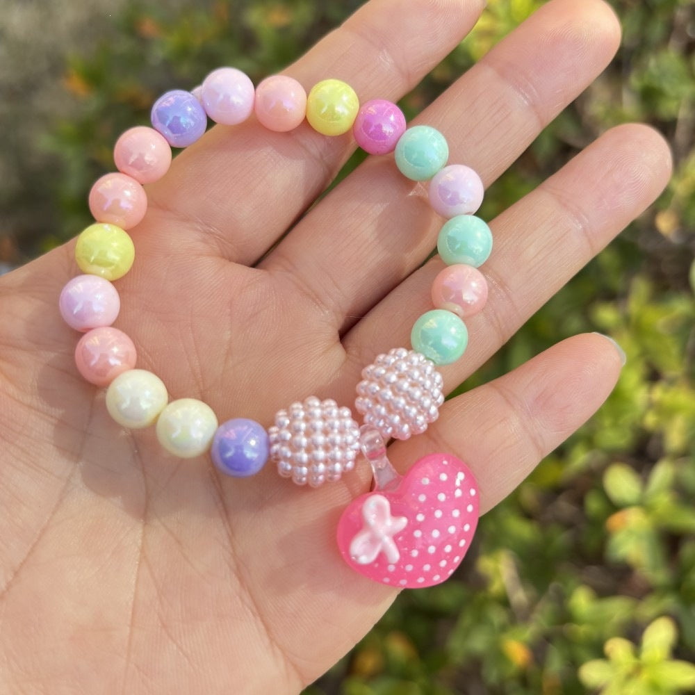 Buntes Armband mit Blumenanhängern Karnz