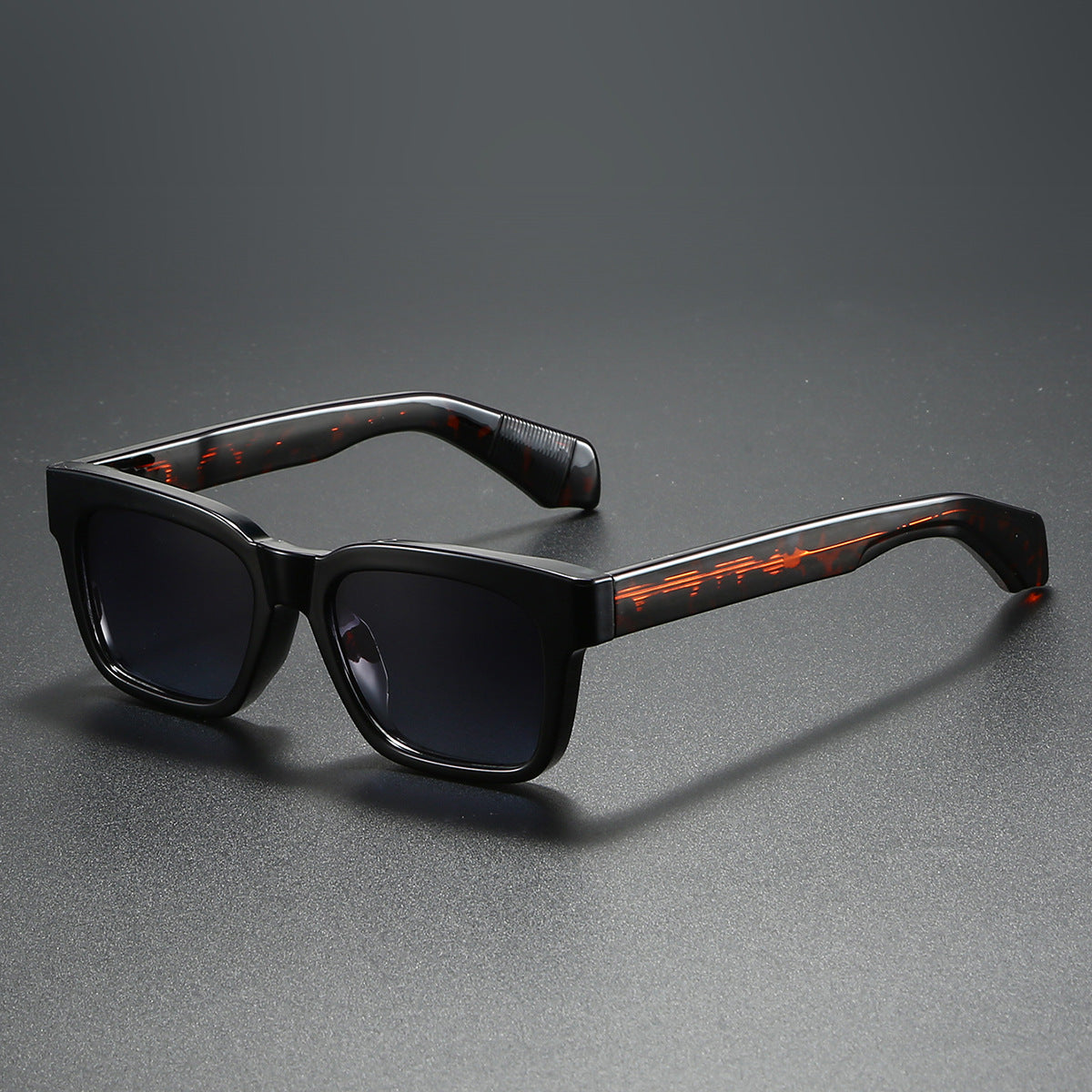 Damen quadratische Sonnenbrille mit markantem Schildpatt-Muster Karnz