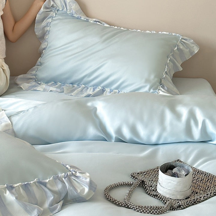 Satin-Bettgarnitur mit seidigem Finish, Volant-Besatz und extra weichem Griff