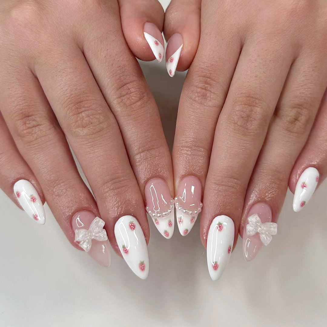 Elegante Stiletto Kunstnägel mit floralen Mustern Karnz