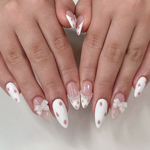 Elegante Stiletto Kunstnägel mit floralen Mustern Karnz
