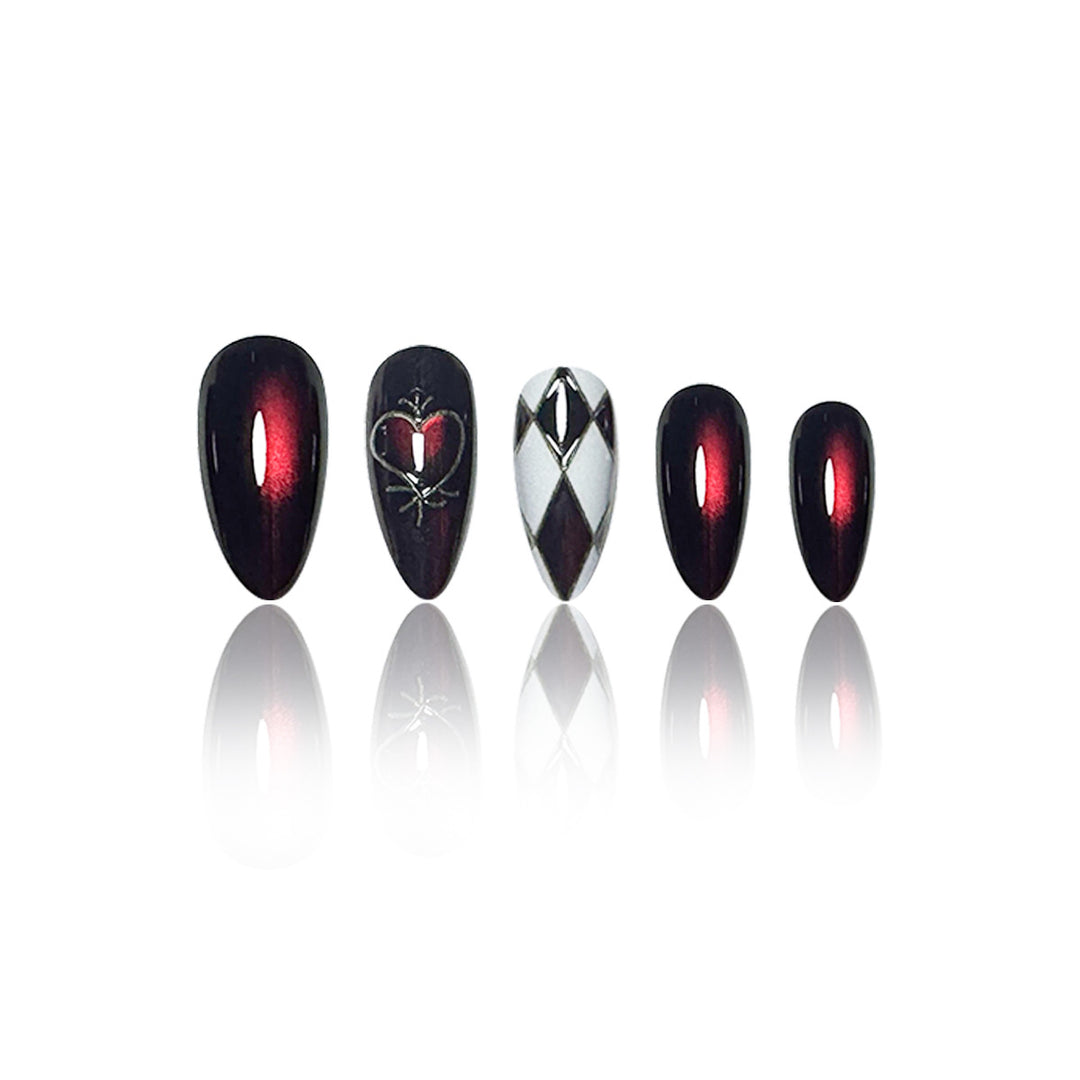 Stiletto-Nagelverlängerungen mit Herzdesign Karnz