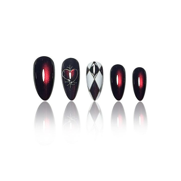 Stiletto-Nagelverlängerungen mit Herzdesign Karnz