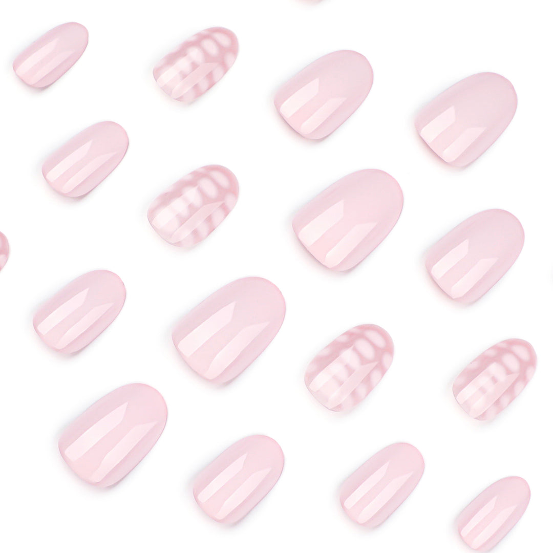 Kunstvolle Nailart mit eleganten Linien und zartem Design Karnz