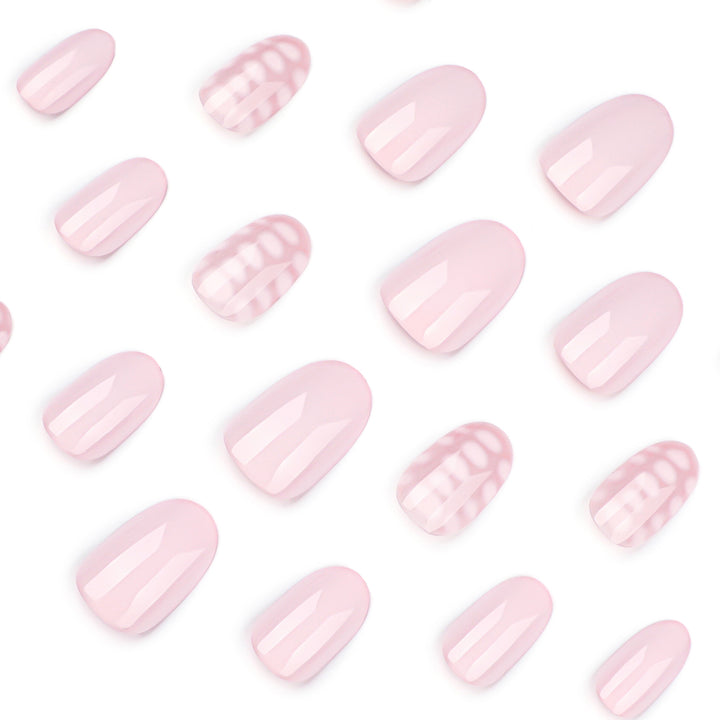 Kunstvolle Nailart mit eleganten Linien und zartem Design Karnz