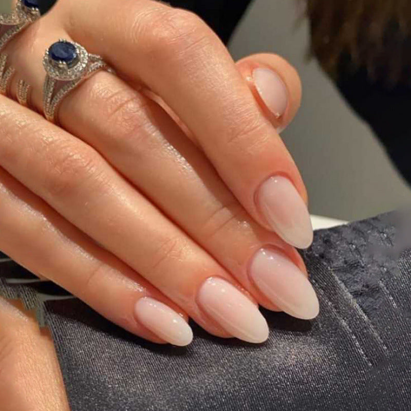 Elegante ovale Nagelkunst Karnz