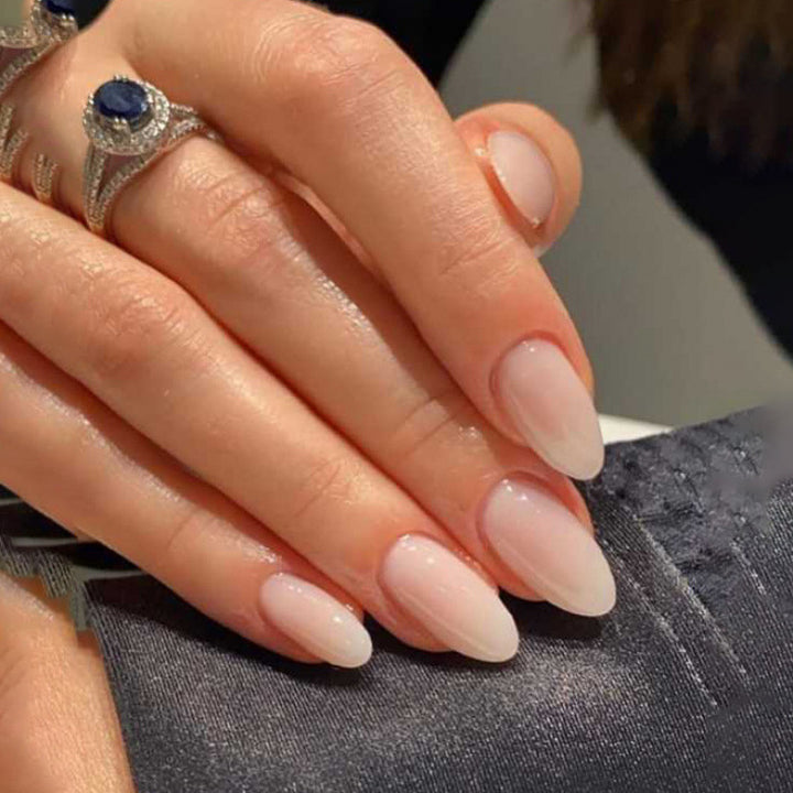 Elegante ovale Nagelkunst Karnz