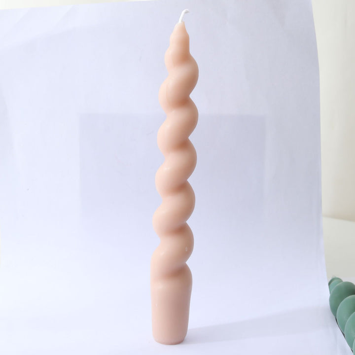 Handgegossene skulpturale Spiral-Taper-Kerze