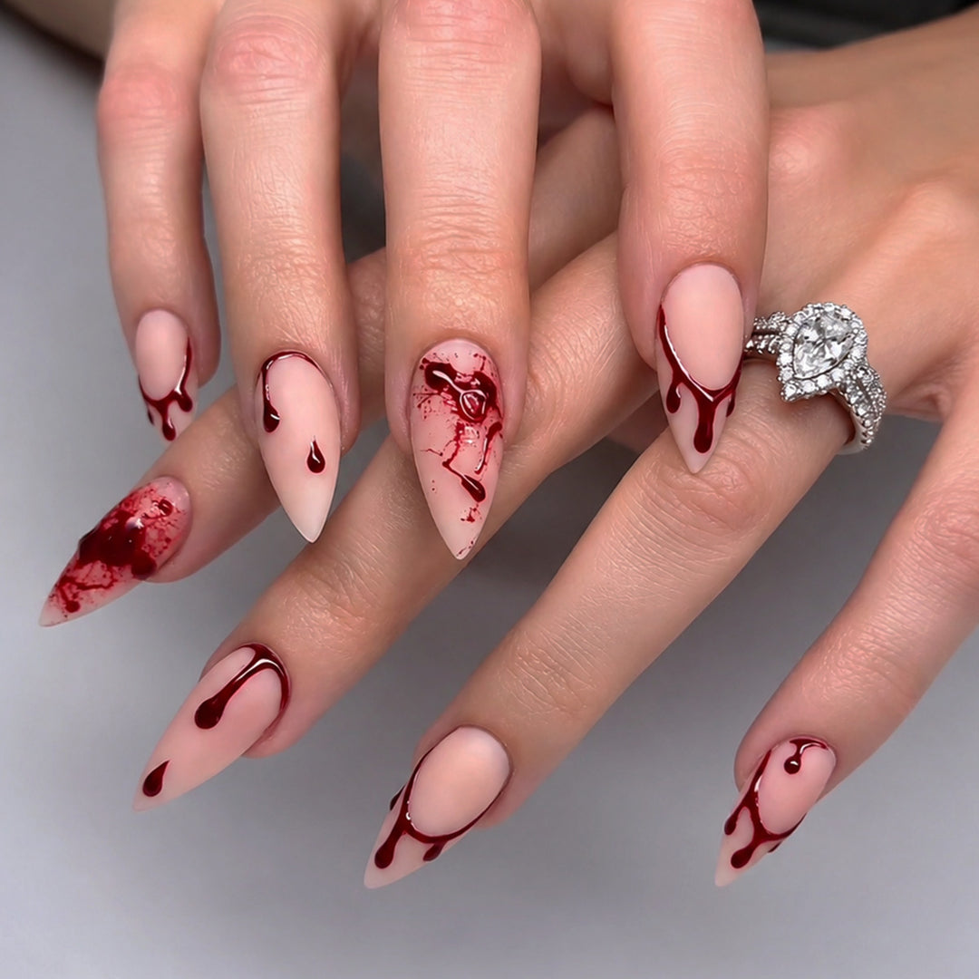 Künstlerisches Press-On Nagelset mit Blutstropfen- und Marmor-Design Karnz