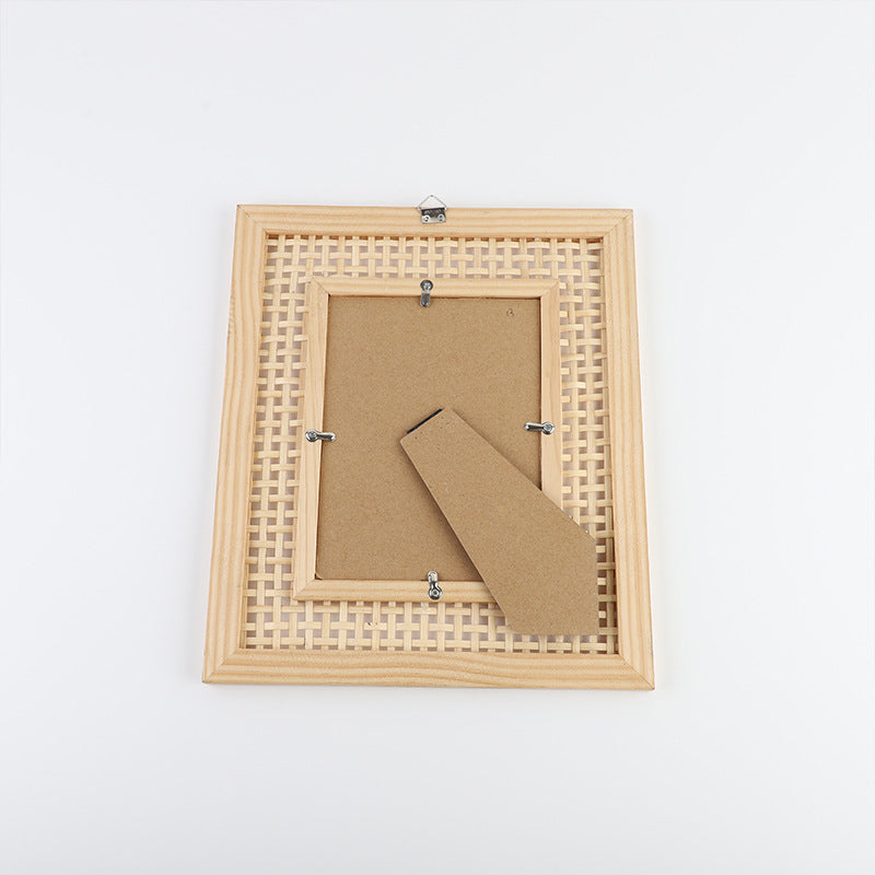 Kunstvoller Bilderrahmen Im Rattan-Design Karnz