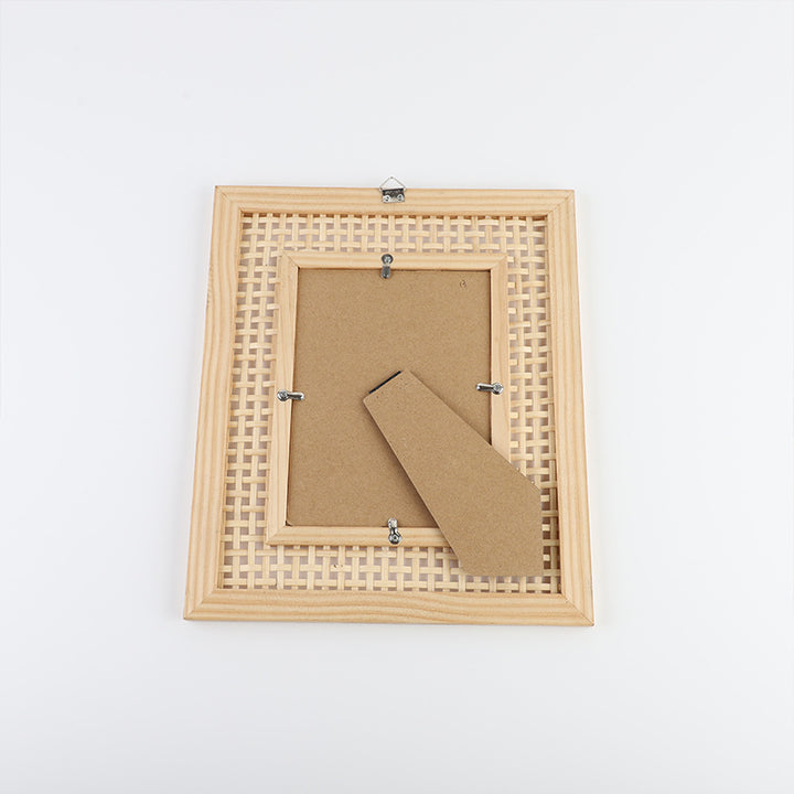 Kunstvoller Bilderrahmen Im Rattan-Design Karnz