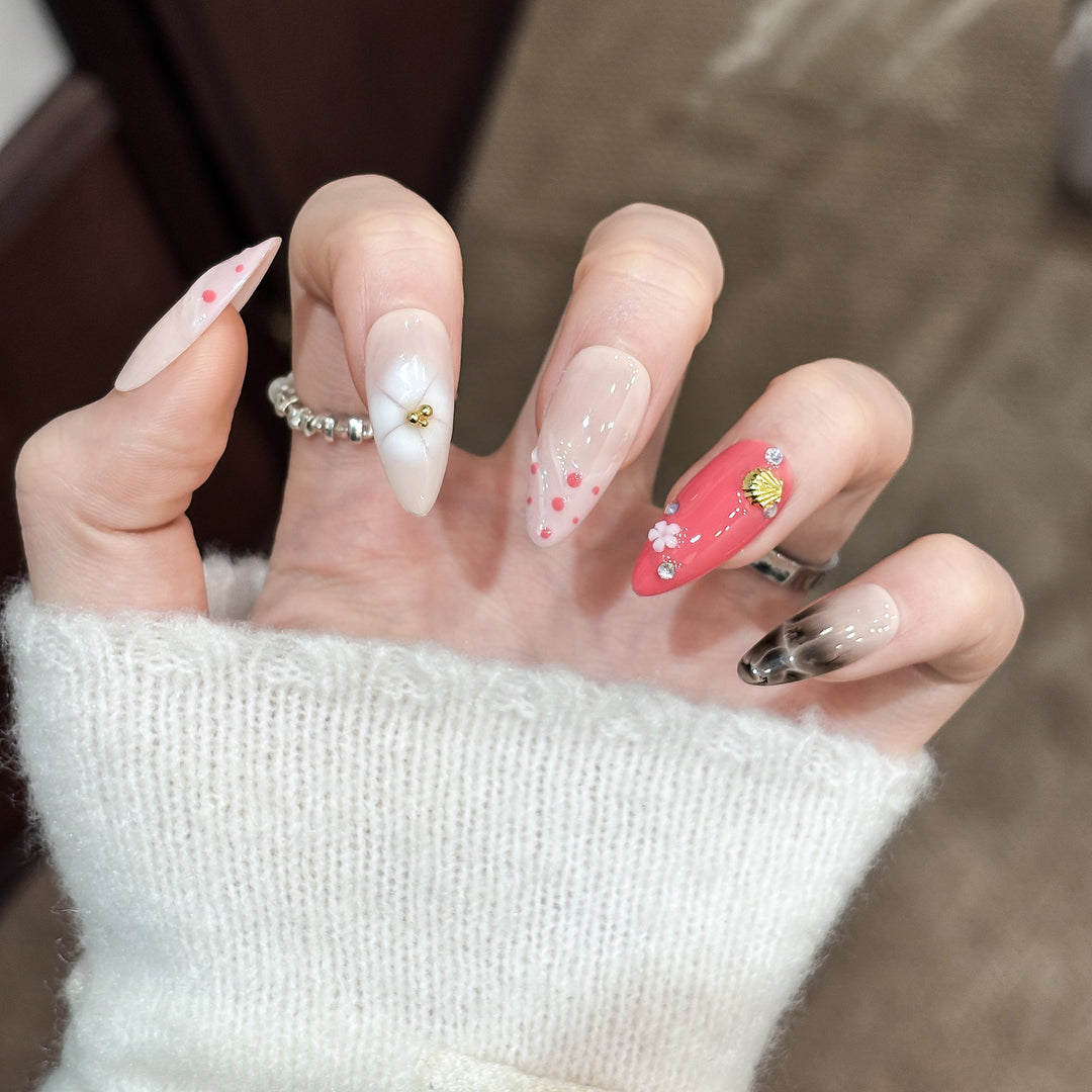 Künstlerisches Press-On Nagelset mit einzigartigen Designs