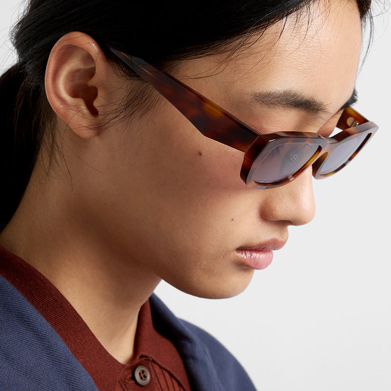 Damen modische Sonnenbrille mit stilvollem, rechteckigem Rahmen Karnz