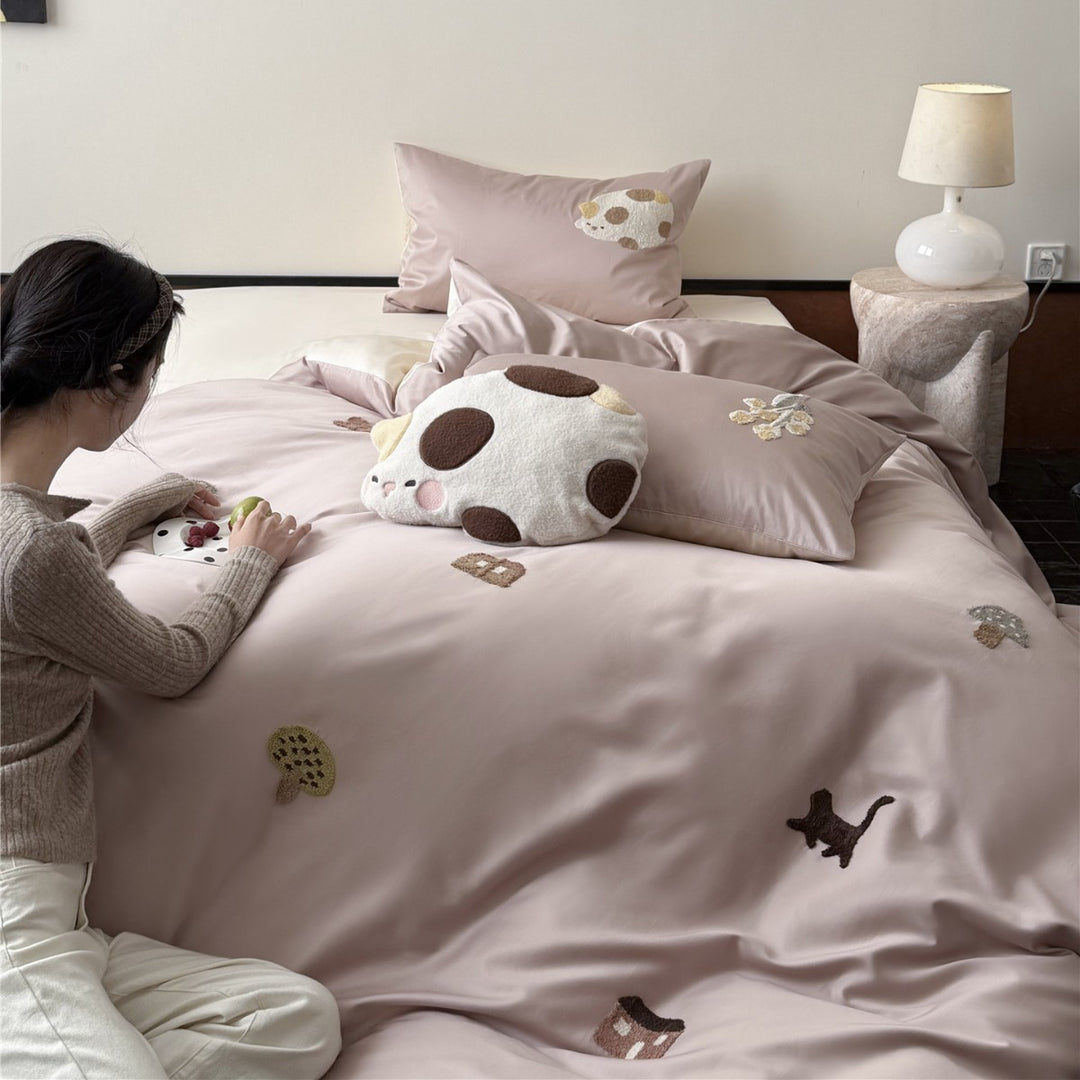 Wendbare Satin-Baumwoll-Bettbezug-Sets mit gestickter Katzenapplikation und tiefem fitted Sheet