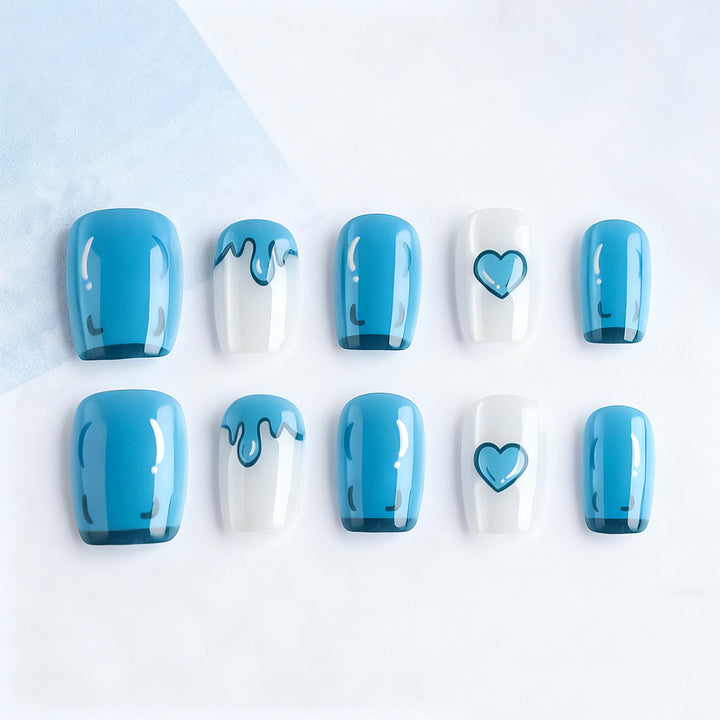 Künstlerisches Press-On-Nagelset mit Herzdesigns Karnz