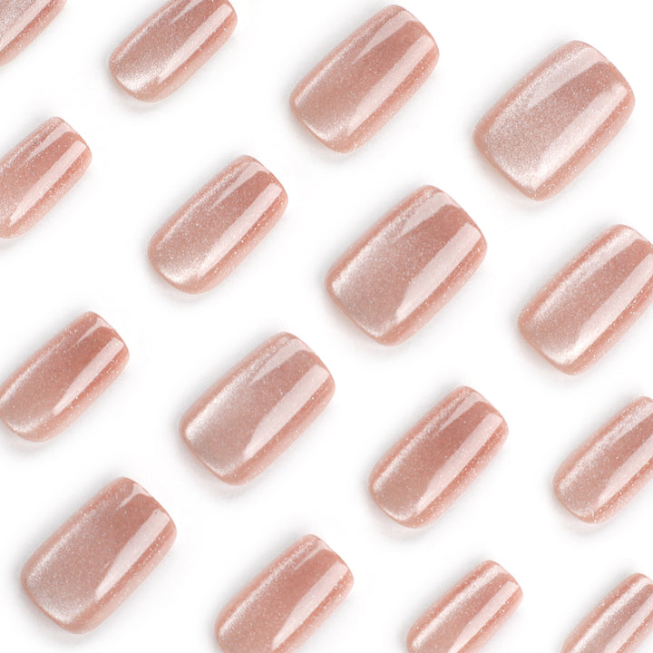 Luxuriöse Gel-Nägel mit elegantem Hochglanz-Finish Karnz
