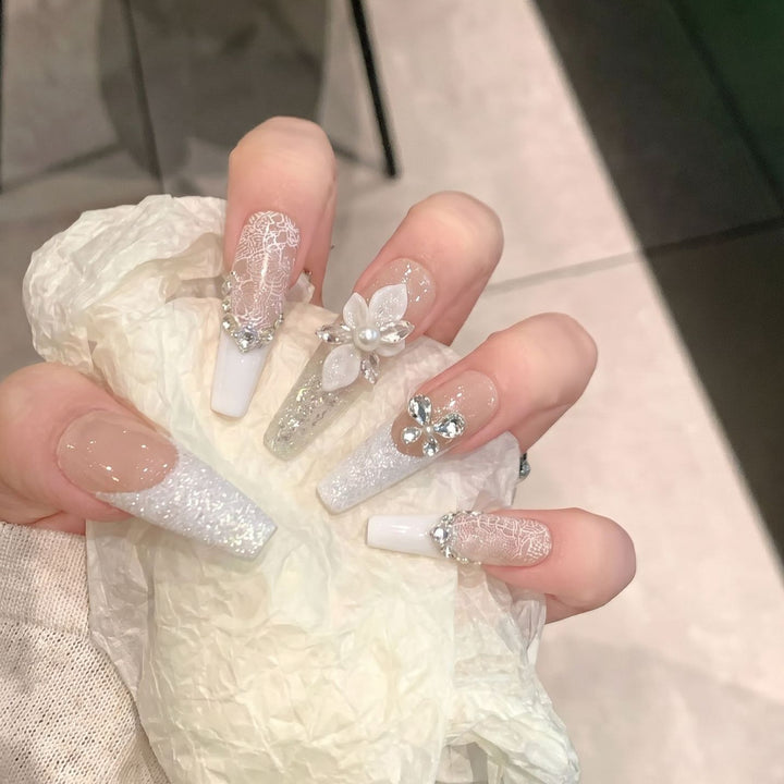 Dekorative Nagelkunst Karnz