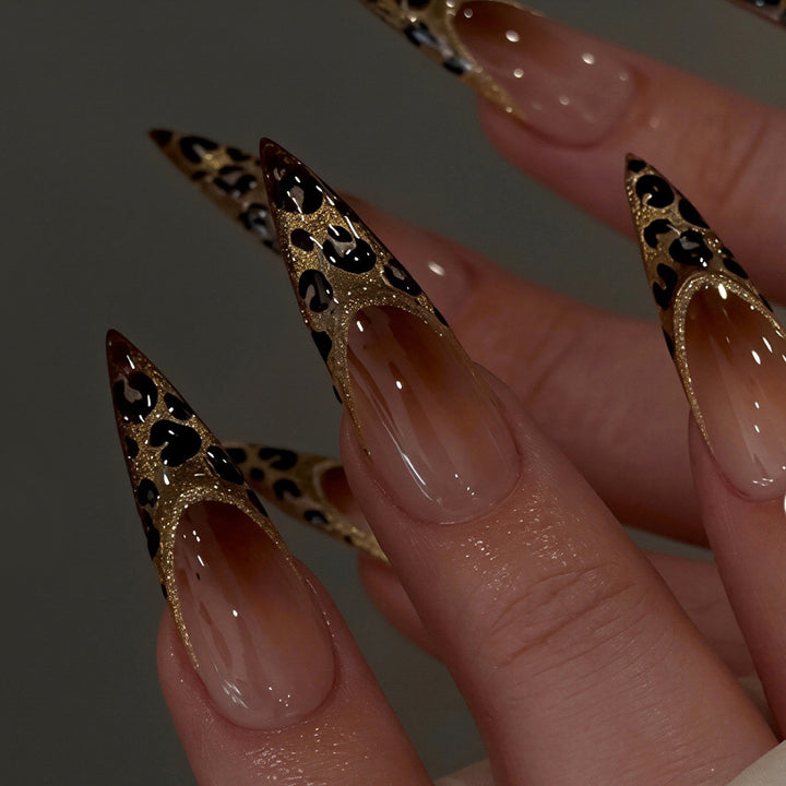Elegantes Stiletto-Nagelkunstset mit Gold- und Leopardenakzenten Karnz