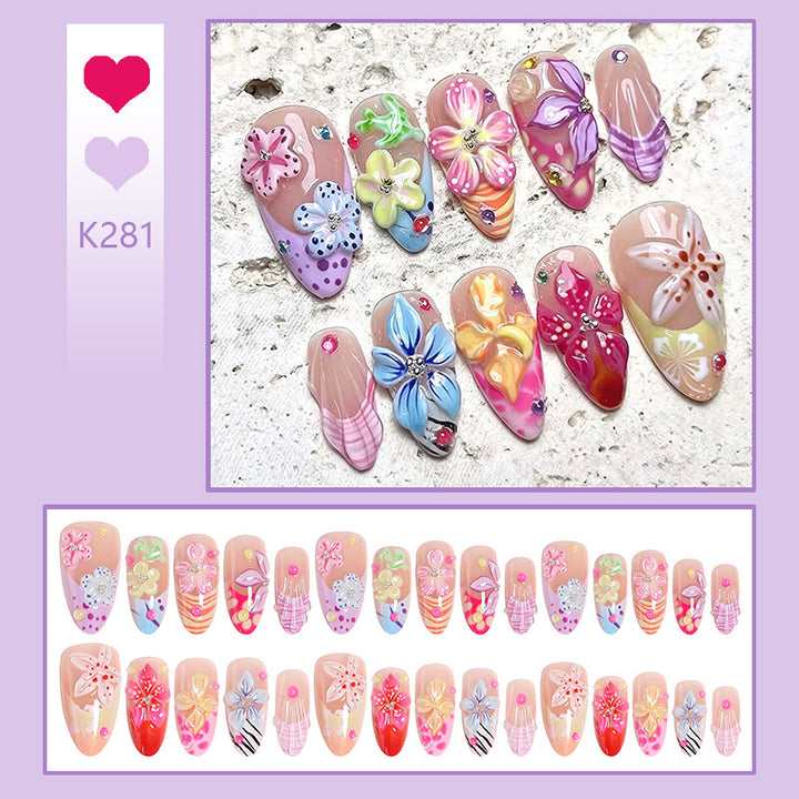 Kunstnagelset mit blühenden 3D-Blumenakzenten Karnz