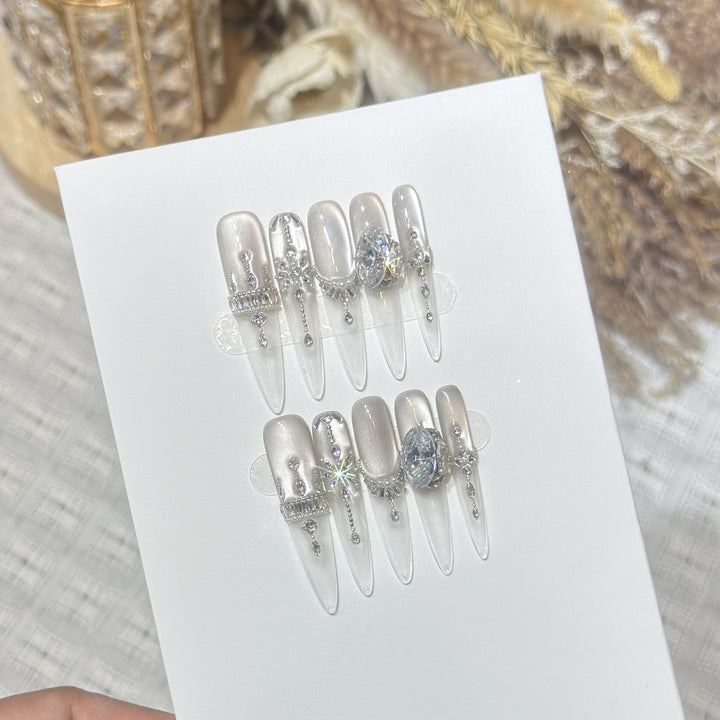 Premium mit Strass verziertes Press-On-Nagelset Karnz