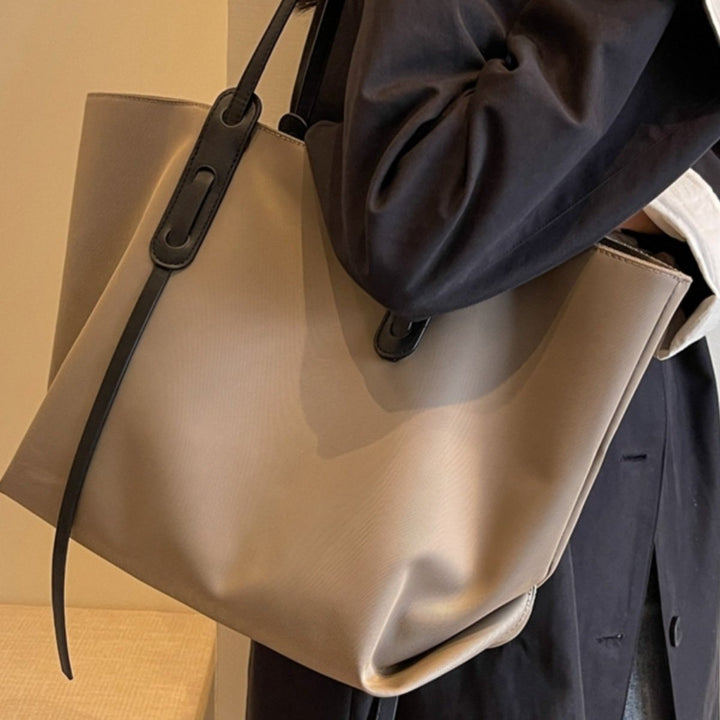 Schlanke Minimalistische Tragetasche Karnz