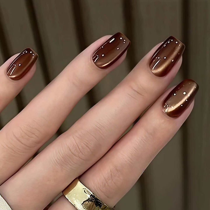 Elegante Press-On-Nägel Kunst mit Metallic-Finish Karnz
