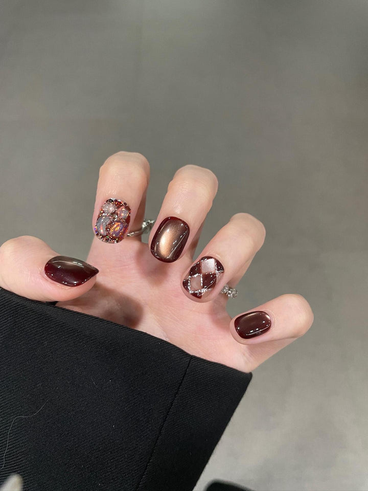 Kunstnägel mit Kreativem Strassdesign Karnz