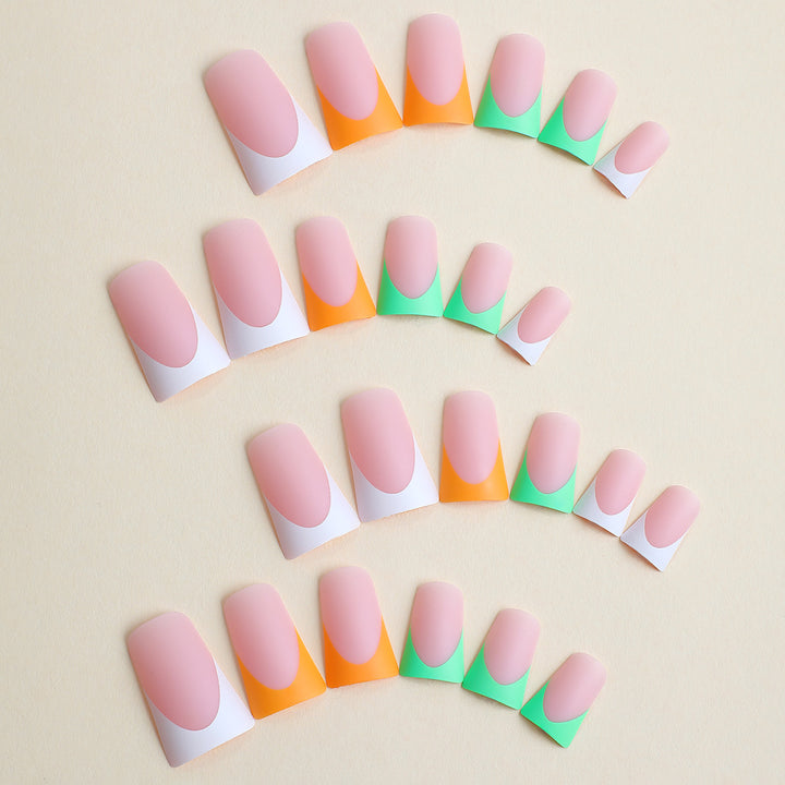 Künstlerisches Press-On-Nagelset mit einzigartigen bunten Tips Karnz
