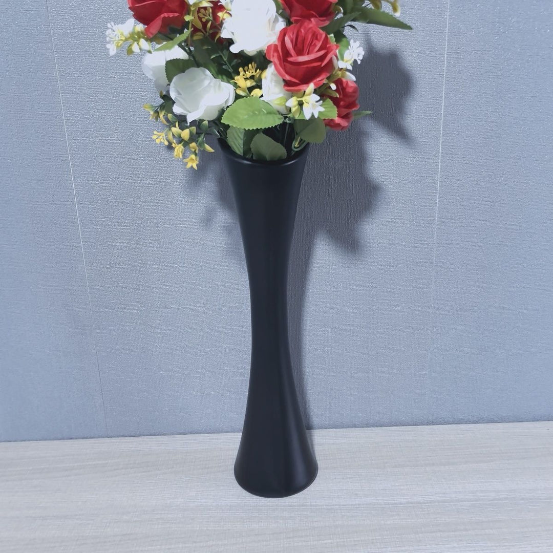 Elegante skulpturale Bodenvase Karnz