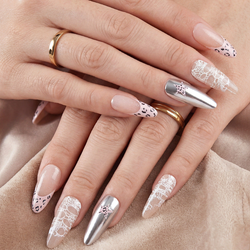 Elegantes Spitzen- und Metallic-Nagelkunstset Karnz