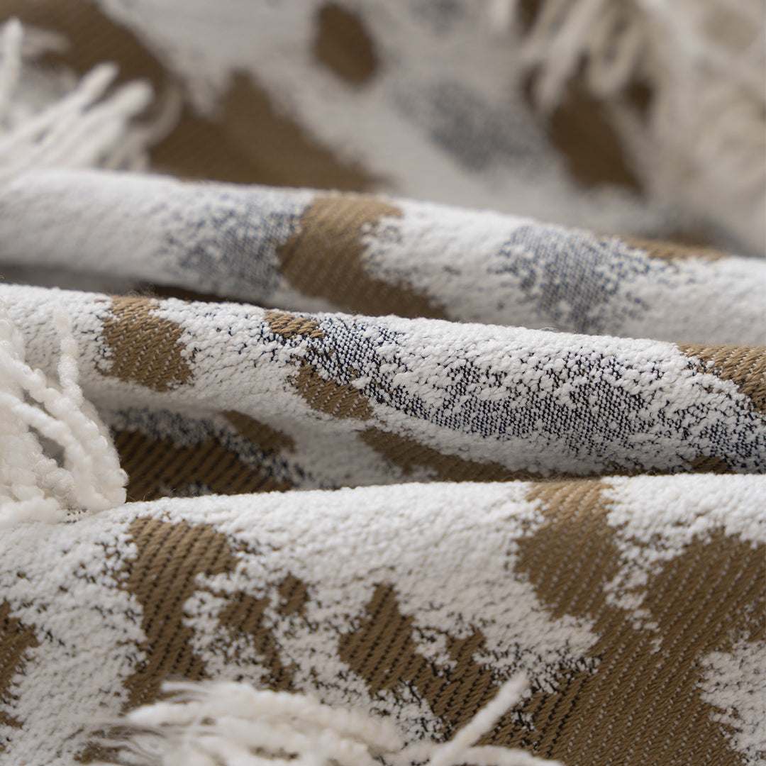 Runder gewebter Sitzpouf mit Boho‑Quasten und strukturierter Tuftoberfläche