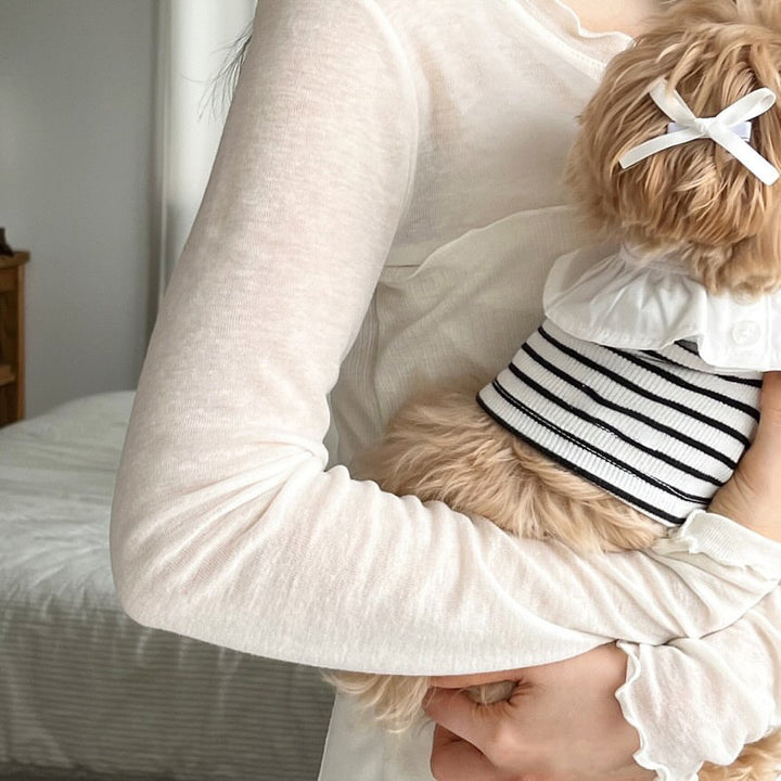Gestreiftes Baumwoll-Strick-Hundekleid mit Rüschensrock und Knopf-Rückenverschluss