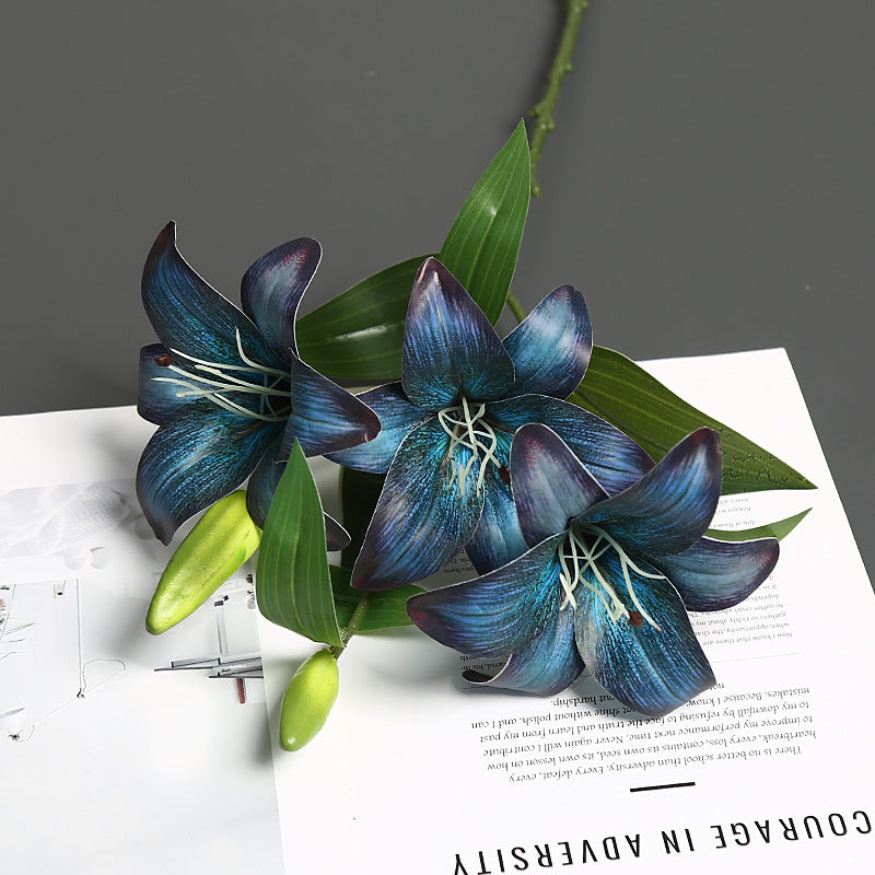 Lebensechte Lilienstängel-Anordnung
