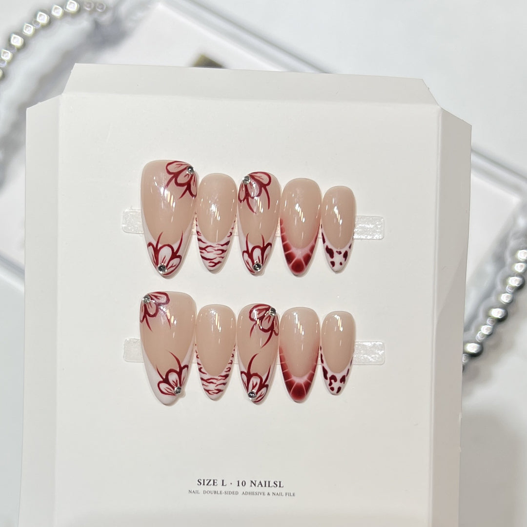 Künstlerisches Floral Press-On Nageldesign Set Karnz