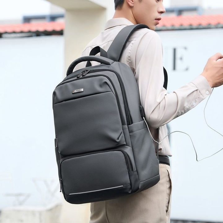 Vielseitiger Laptop-Rucksack mit mehreren Fächern Karnz
