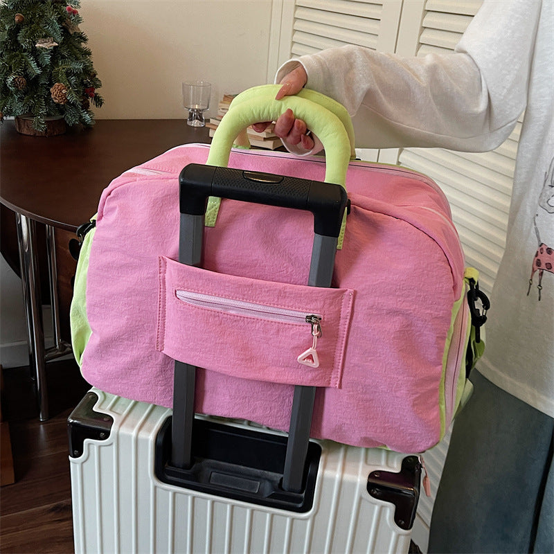 Stylische Weekender-Tasche mit mehreren Fächern