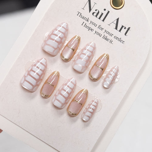 Elegantes Press-On Nagelkunstset mit goldenen Akzenten