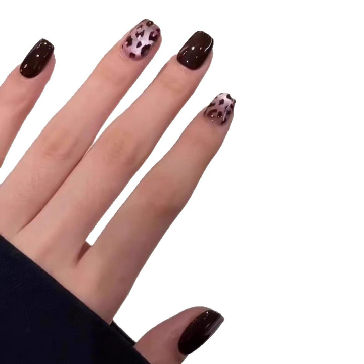 Elegante und Trendige Nagelset Karnz